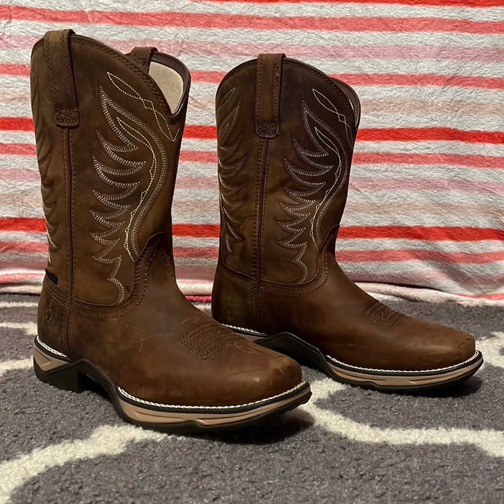 ARIAT Women's Anthem Waterproof Western Boot:worn a few times,perfect condition.